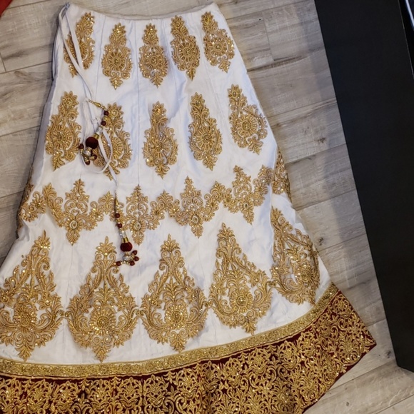 Indian bridal lehenga outfit - Picture 6 of 6
